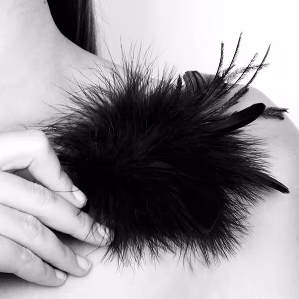 Мітелка Bijoux Indiscrets Pom Pom – feather tickler — фото 2