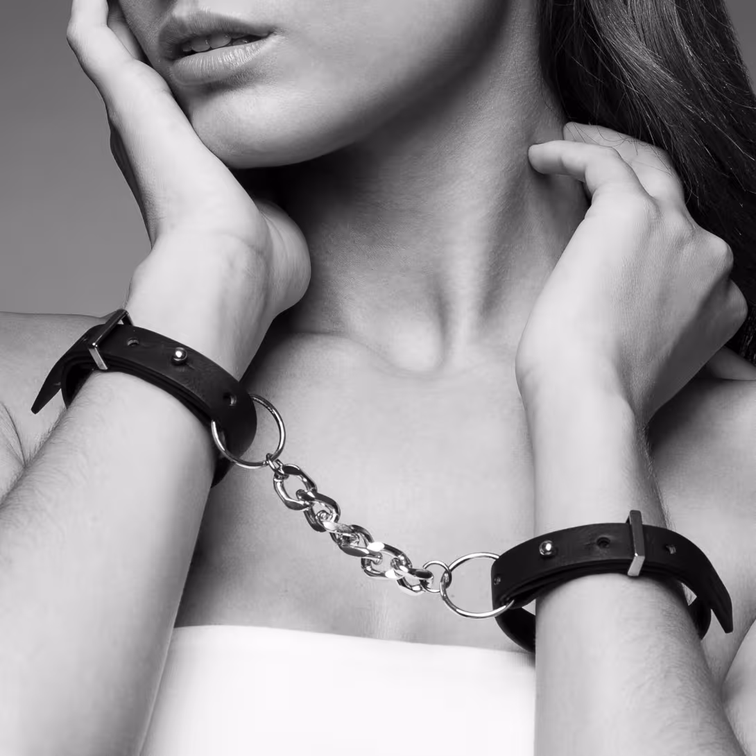 Наручники з екошкіри Bijoux Indiscrets Maze – Thin Handcuffs Black — фото 2