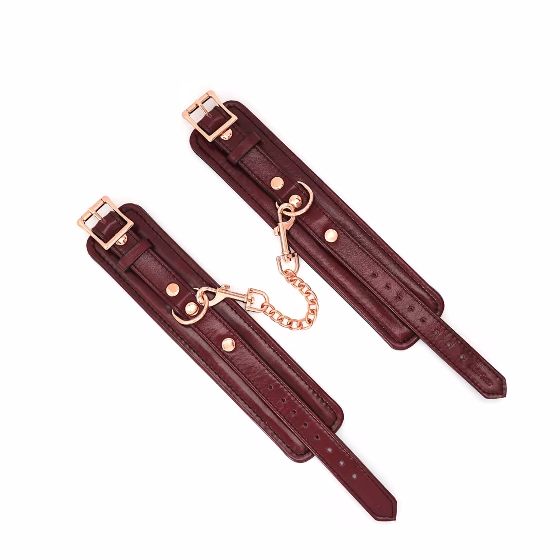 Шкіряні наручники Liebe Seele Wine Red Wrist Cuffs, знімний ланцюжок-кріплення — фото 3
