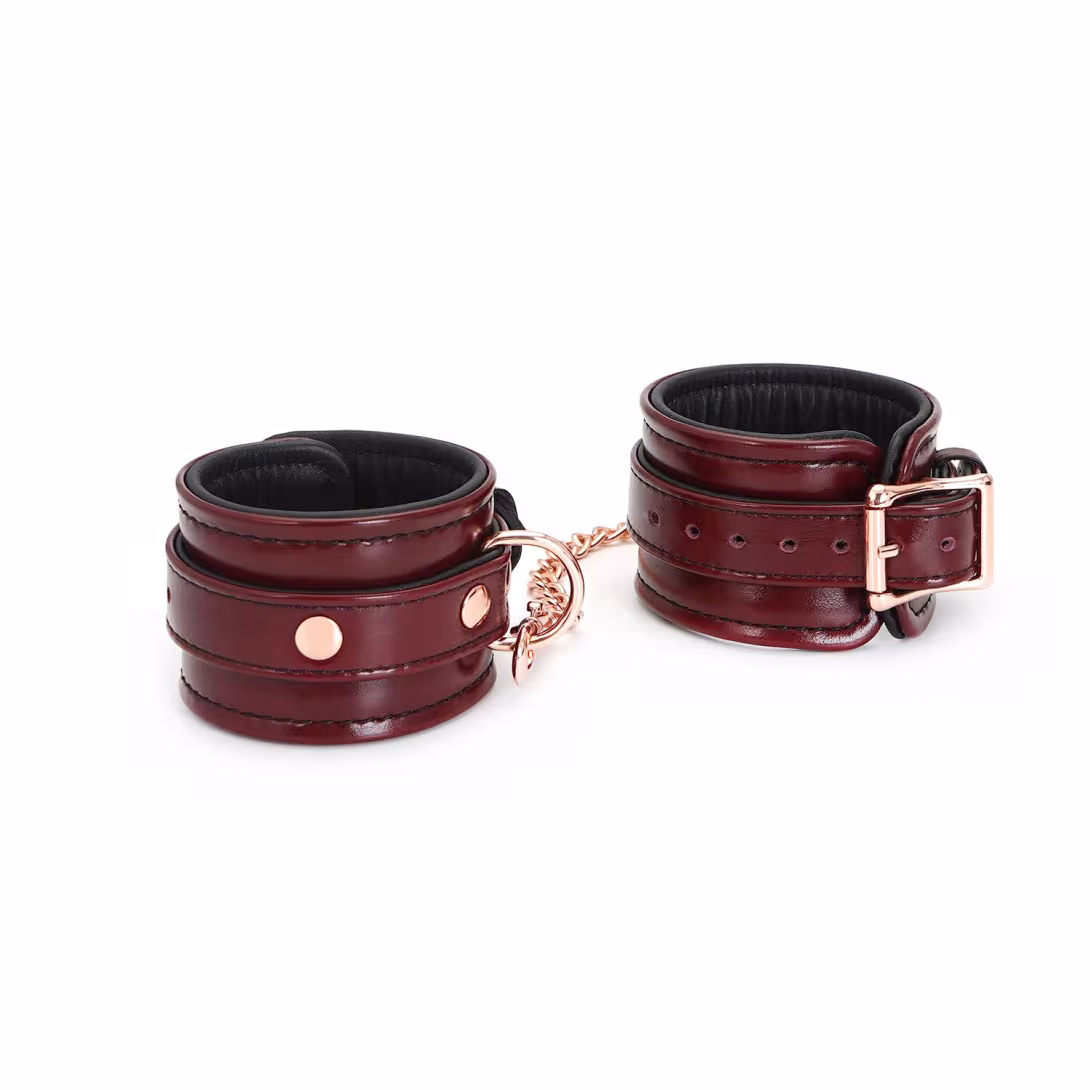 Шкіряні наручники Liebe Seele Wine Red Wrist Cuffs, знімний ланцюжок-кріплення — фото 2
